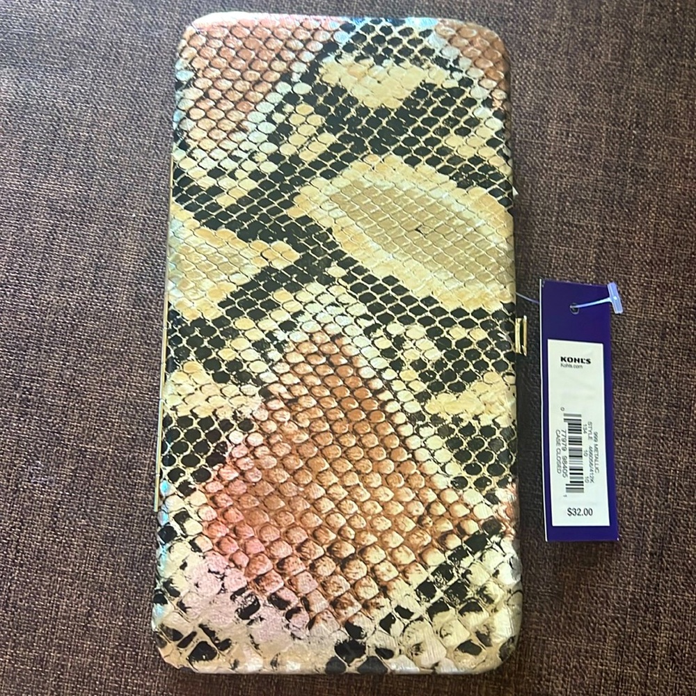 NWT Apt 9 metallic wallet